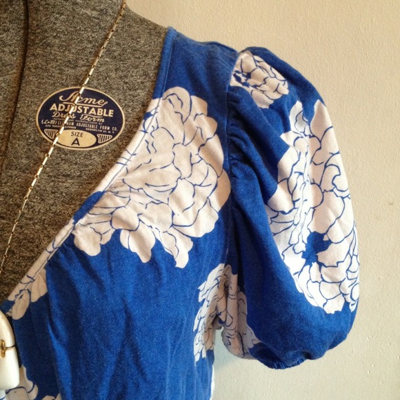 DONATED Deep v neck blue and white floral blouse - Picture 3 of 3