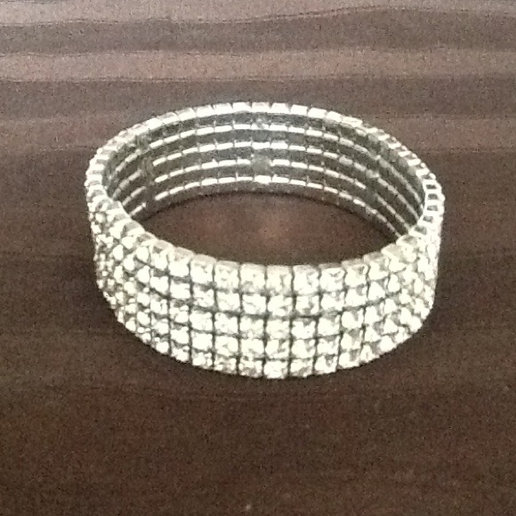 Bracelet cant stop sparkling......