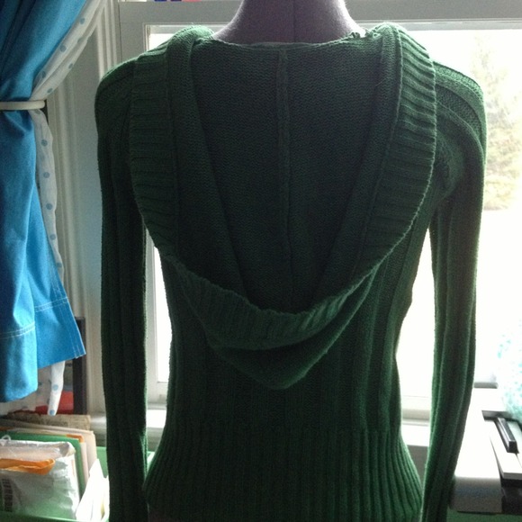 Hooded Green Cable-Knit Sweater With Button V-Neck - Picture 4 of 4