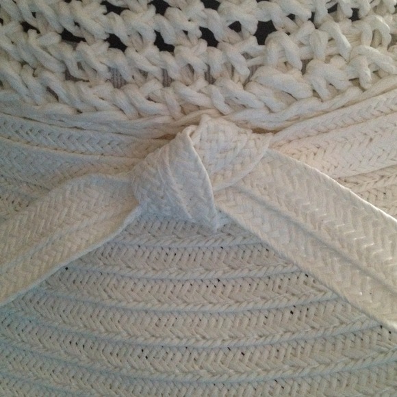 White Crochet Woven Sunhat - Picture 2 of 4