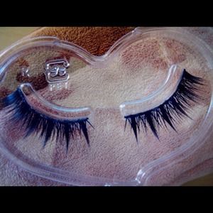 Fake eye lashes