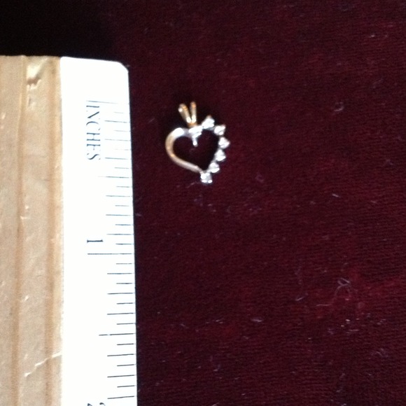 🌻 SOLD🌻 14k gold heart diamond pendant