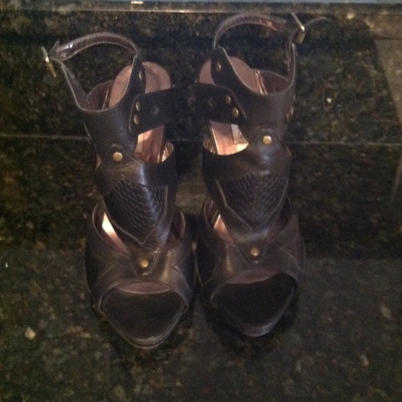 Steve Madden Shoes - Steve Madden🚫sold