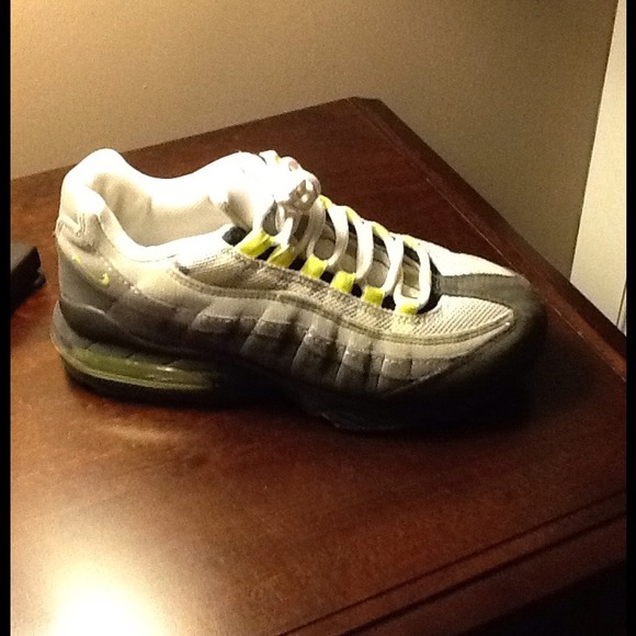 Nike Air Max 95 size 6 youth, 8 women's