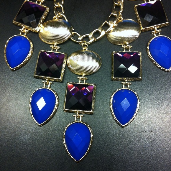 Cascading Jewels and Gems Necklace - Picture 2 of 3