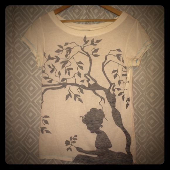 Black and white t-shirt.