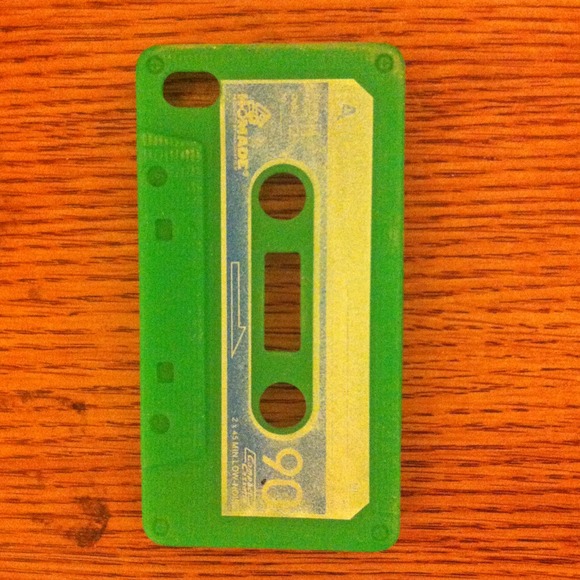 Cool looking green cassette iPhone 4/4s case!