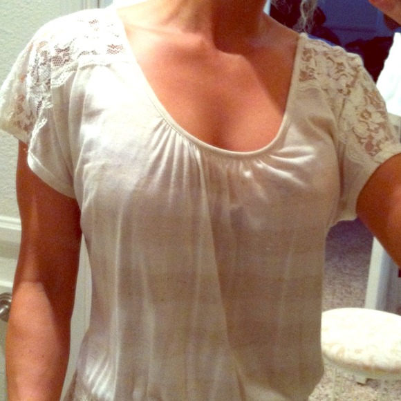 🚫🚫SOLD🚫🚫Beige/cream with lace shoulders
