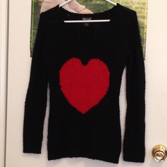 Wet seal heart sweater - Picture 1 of 1