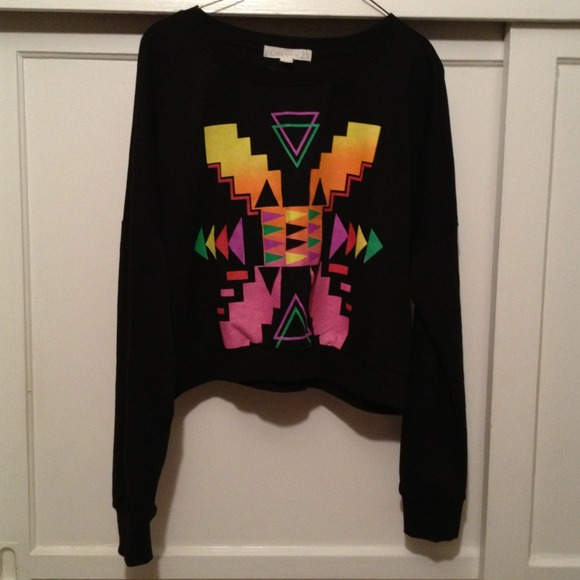 🎀RESERVE🎀 Tribal crop top💛💗💚💜