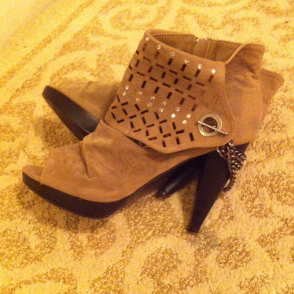***TRADE***Open toed BKE boots.  Super cute!