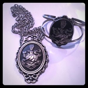 Twilight Cullen crest necklace and bracelet