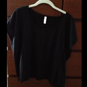 Black loose crop top