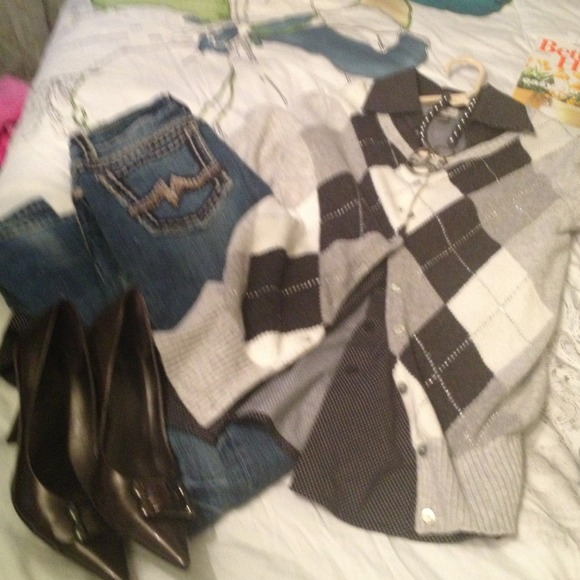 *TRADED***Button down argyle sweater. - Picture 2 of 3