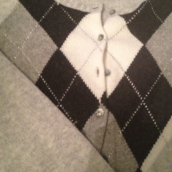 *TRADED***Button down argyle sweater. - Picture 3 of 3