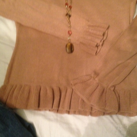 **SOLD IN BUNDLE*Sweater with ruffle sleeves - Picture 2 of 4