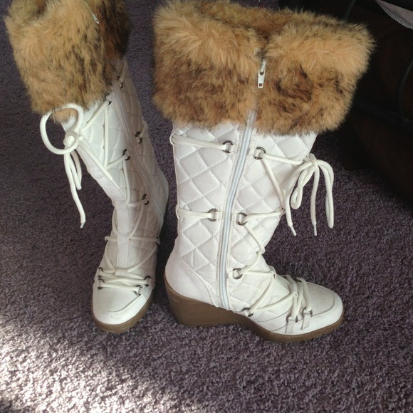 SOLD✔✔✔✔ White boots