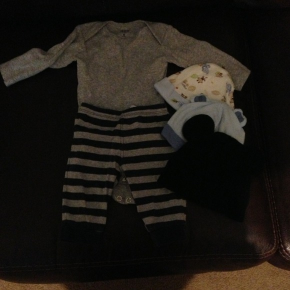 Carter's 2 piece outfit and 3 hats