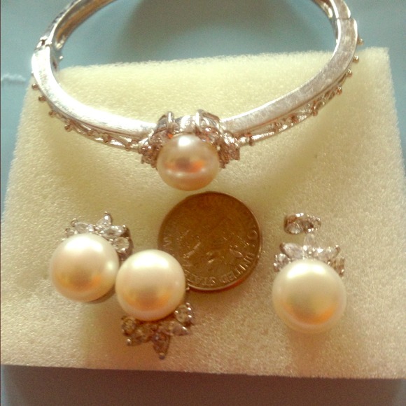 Genuine fresh water pearl set