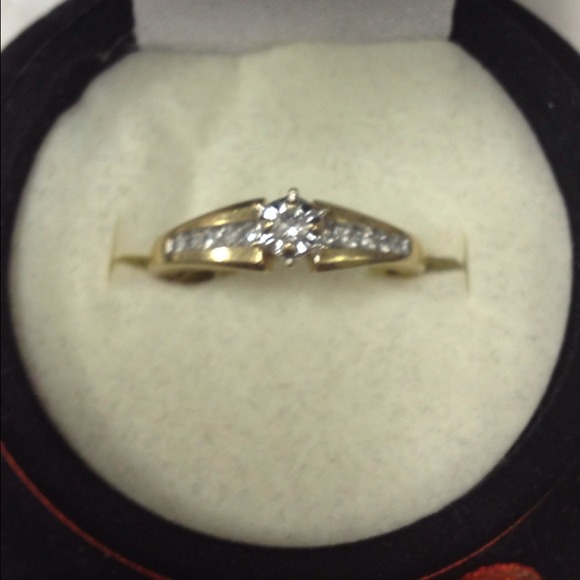 (REDUCED) Beautiful Heart Gold with Diamonds Ring - Picture 1 of 2