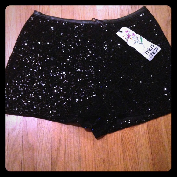 SOLD Black sequins shorts. Super comfy/flatterin