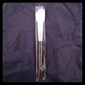 ⛔Sold⛔Crown contour blush brush. Brand new
