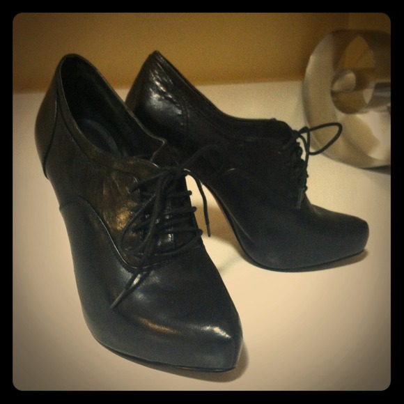 Leather lace up bootie