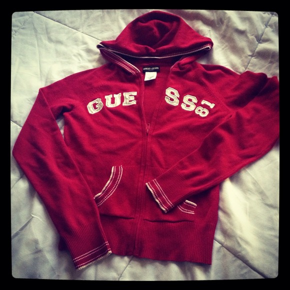 🔴Sold in bundle 🔴Guess sweatshirt !!❤❤