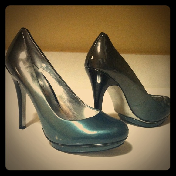 Black to aqua platform heel