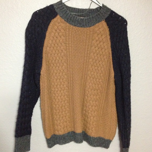 ⭕️sold⭕️Zara knit sweater