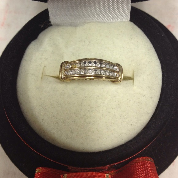 Tell MOM just how special she is with this ring!!! - Picture 2 of 4