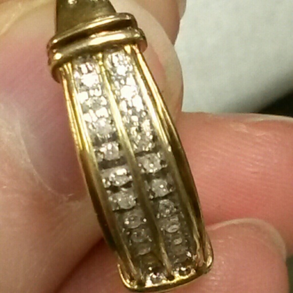 Tell MOM just how special she is with this ring!!! - Picture 3 of 4