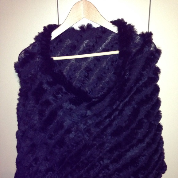 💔SOLD💔 @warmbody BcBg Shawl