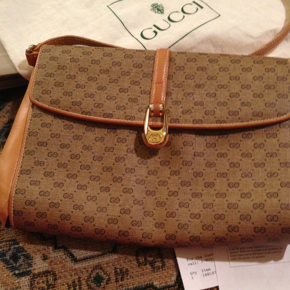 Gucci Handbags - @CRYSTELADELL:VINTAGE GUCCI small cross body bag!