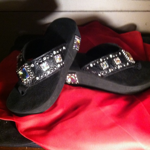 Rhinestone flip flops 👍👍👍