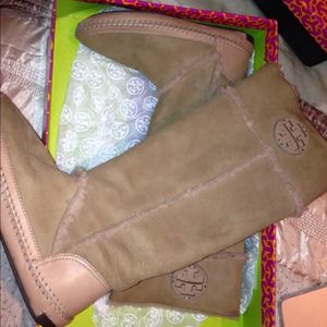 Authentic Tory Burch tan shearling boots!