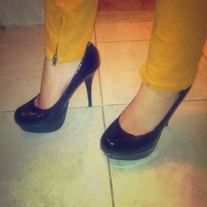 Black shiny pumps!