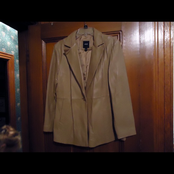 Ladies tan leather jacket