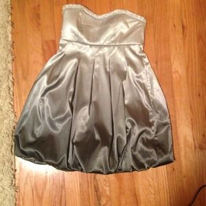 Beautiful strapless dress.