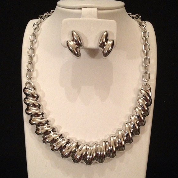 Metal swirl plate set - Picture 1 of 3