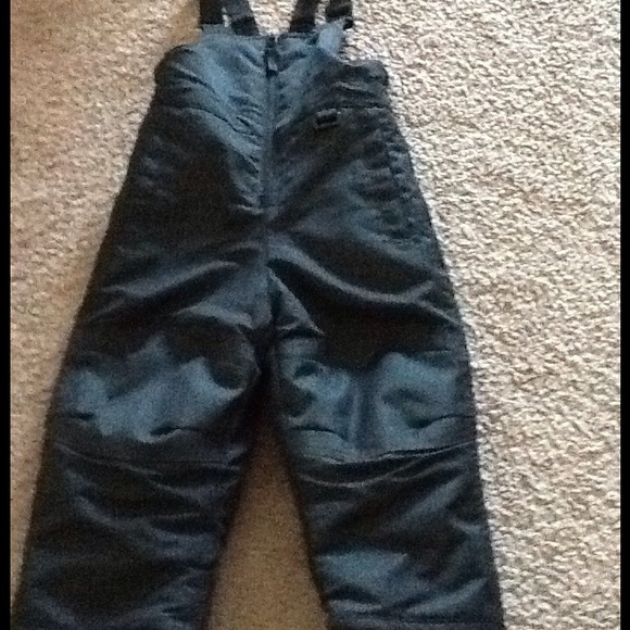 Snow pants.