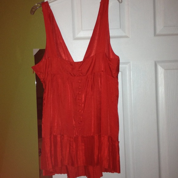 Nice top - Picture 2 of 2