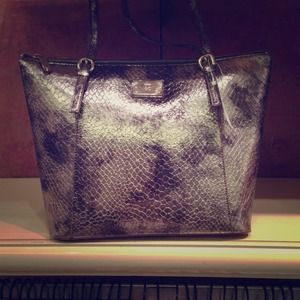 👜New York and company snake skin bag👜