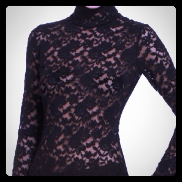 BCBG Long Sleeve Lace Top 😍