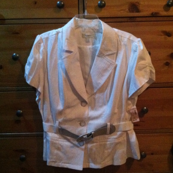 SOLD!!!!!  White short sleeve blazer/jacket