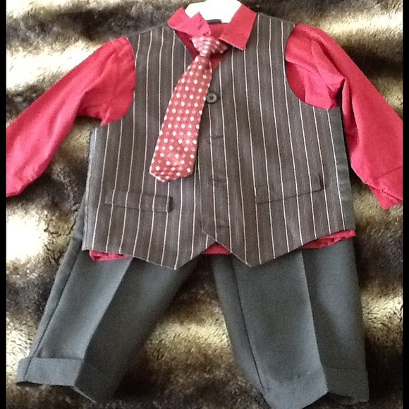 Boys suit. Only worn once for a few hours.