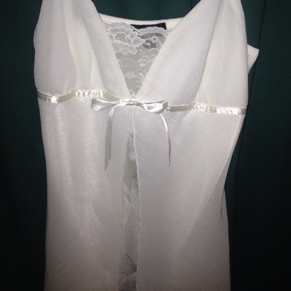 🔴Sold🔴Dressy tank - Picture 2 of 3