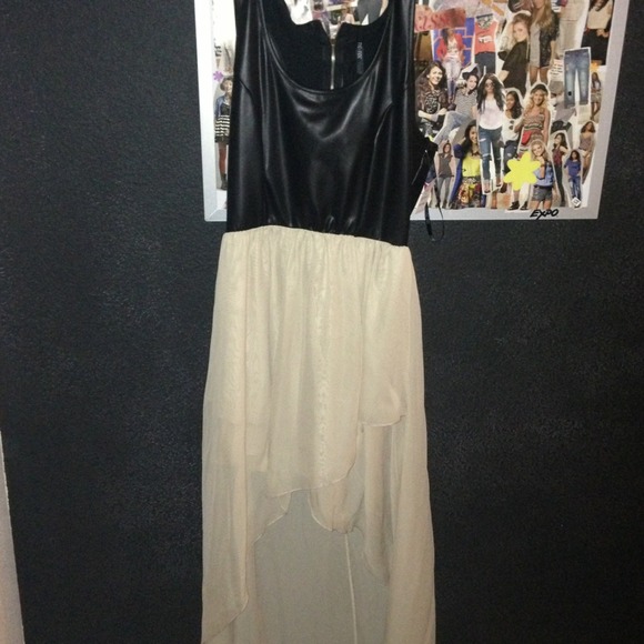 🎉SOLD🎉High low dress :) for @kimbeeluv :)