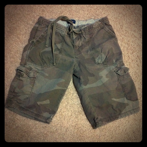 American Eagle Camo Bermudas