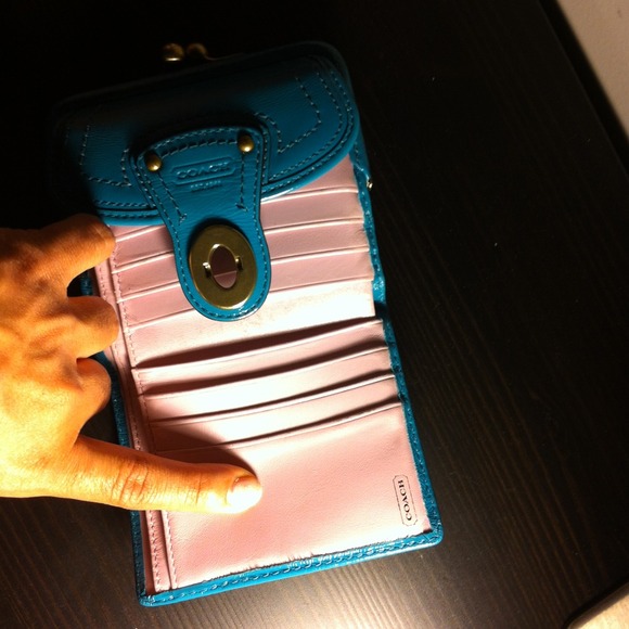 💯 % Authentic Coach Wallet - Picture 2 of 4